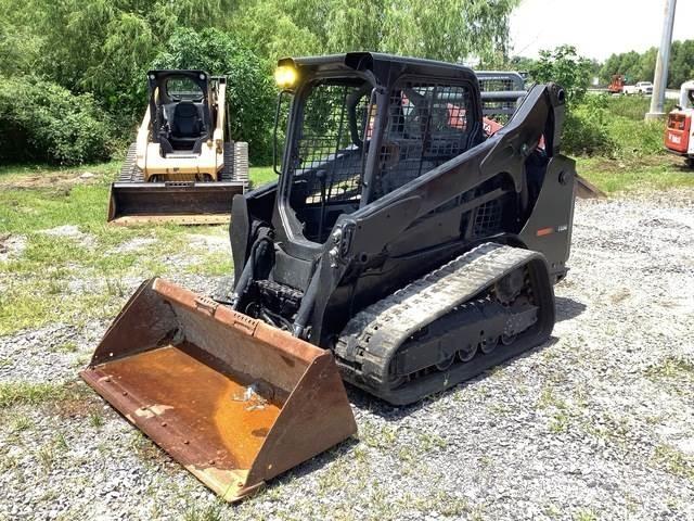 Bobcat T590 スキッドステアローダー