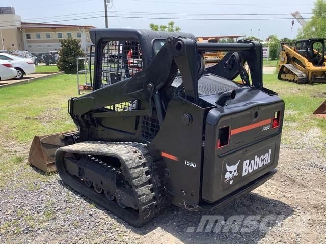 Bobcat T590 スキッドステアローダー