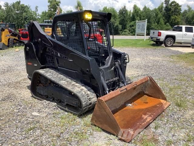 Bobcat T590 スキッドステアローダー