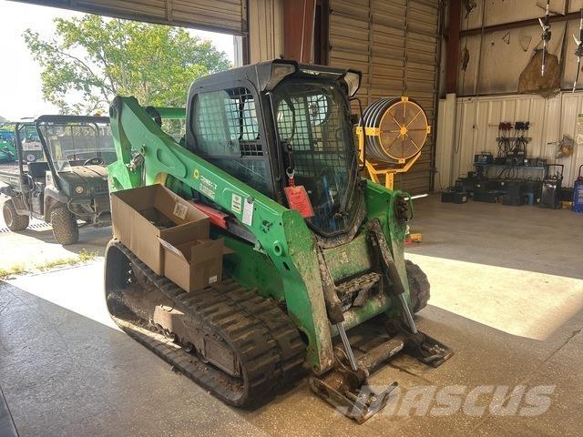 Bobcat T740 スキッドステアローダー