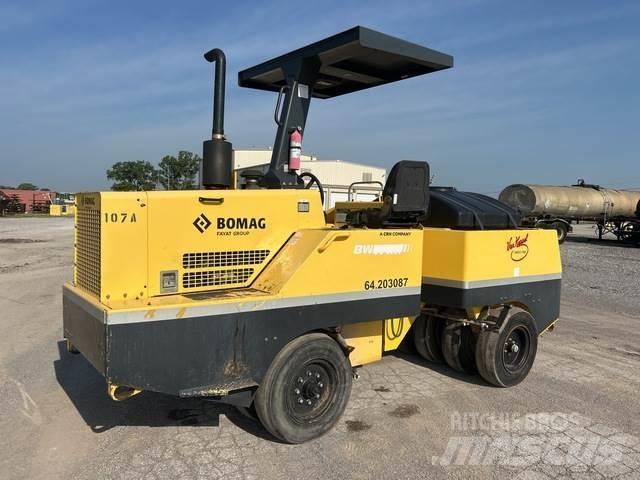 Bomag BW11RH タイヤローラ