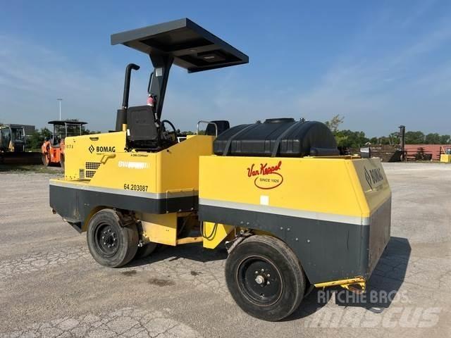 Bomag BW11RH タイヤローラ