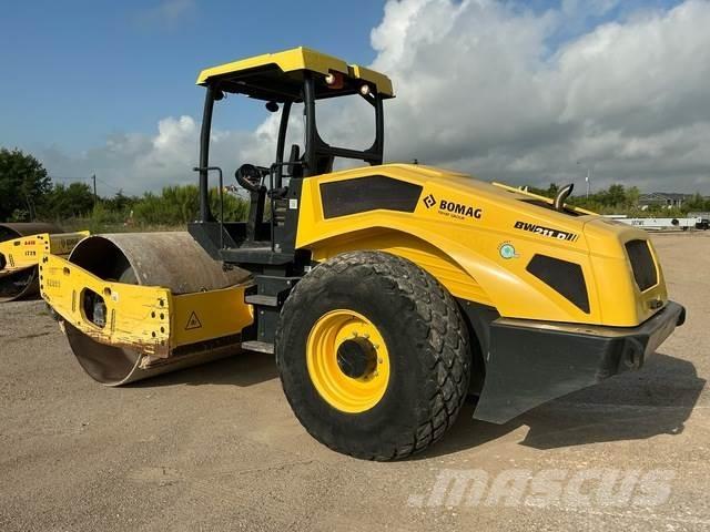 Bomag BW211D-5 振動ローラ