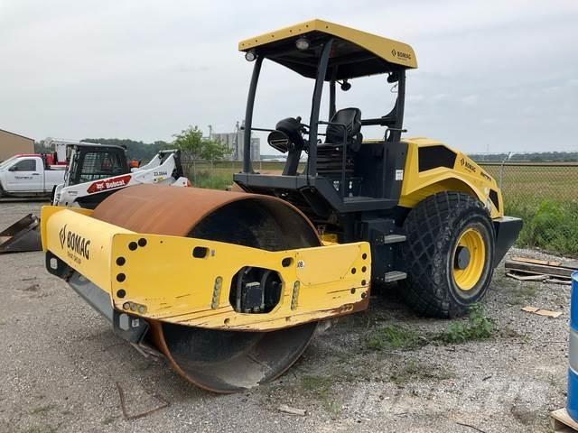 Bomag BW211D-5 振動ローラ