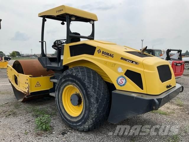 Bomag BW211D-5 振動ローラ