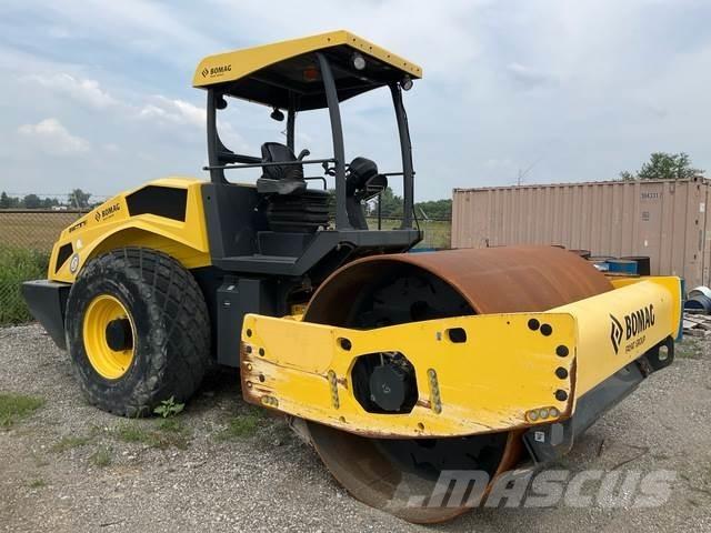 Bomag BW211D-5 振動ローラ
