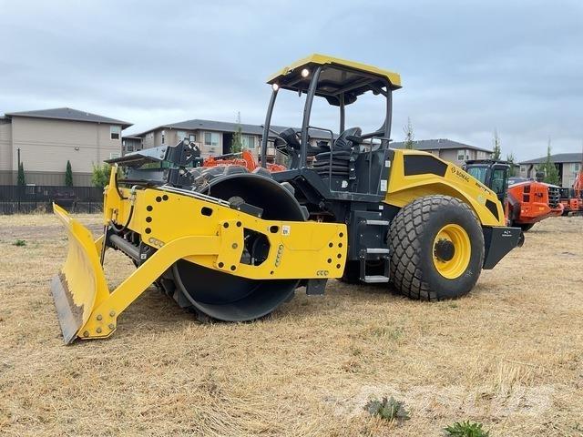 Bomag BW213DH 振動ローラ