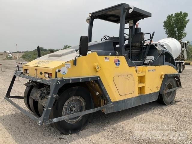 Bomag BW27RH タイヤローラ