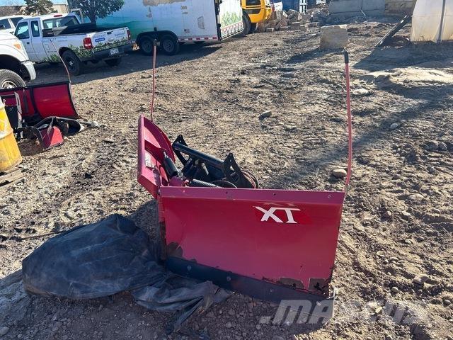 Boss XT スノーブレードとプラウ