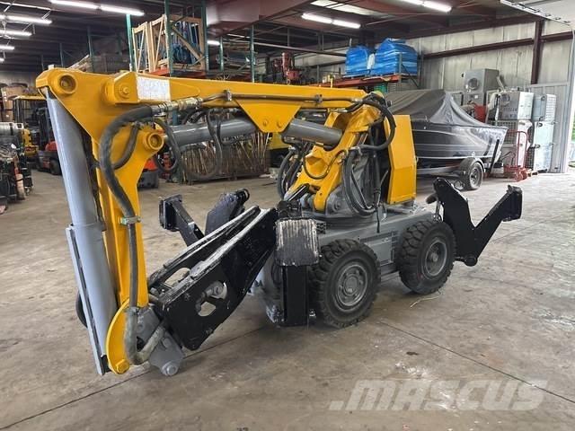 Brokk BM250E 解体油圧ショベル