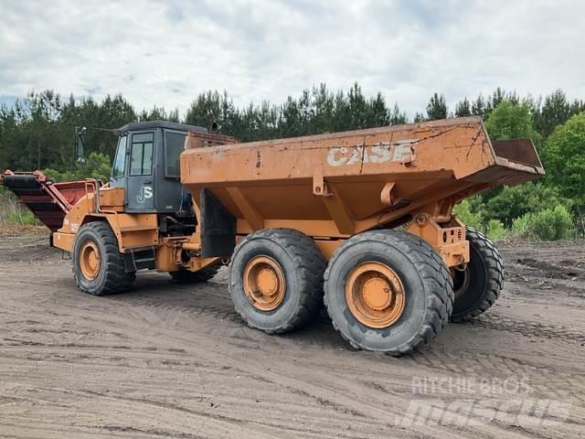 CASE 325 アーティキュレート式ダンプトラック