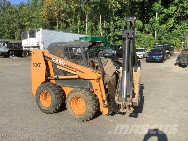 CASE 60XT スキッドステアローダー