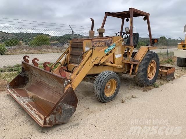 Case IH 480ELL フロントローダーとディガー