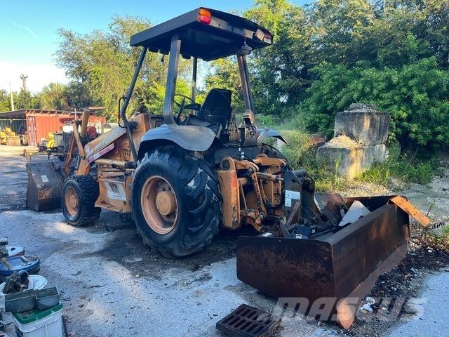 Case IH 570MXT フロントローダーとディガー