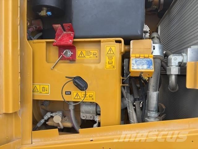 CAT 150 モーターグレーダー