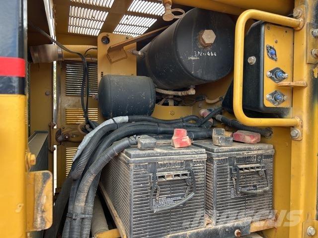 CAT 16H モーターグレーダー