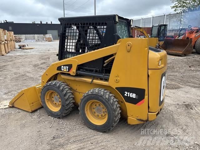 CAT 216B3 スキッドステアローダー