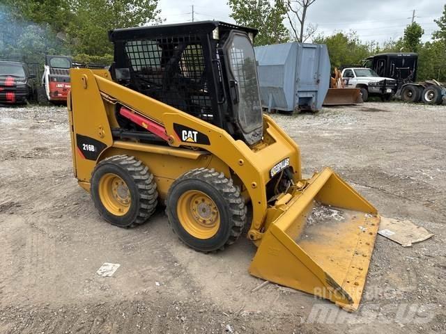 CAT 216B3 スキッドステアローダー
