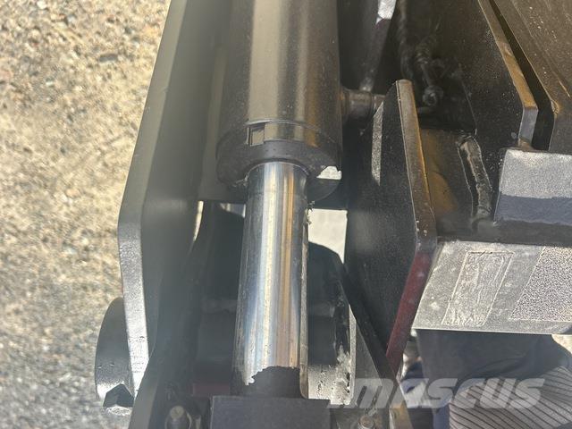 CAT 216B3 スキッドステアローダー