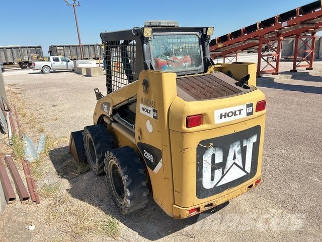 CAT 226B2 スキッドステアローダー