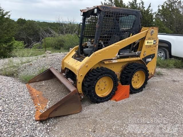 CAT 226B3 スキッドステアローダー