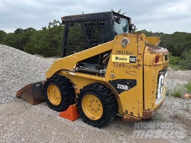 CAT 226B3 スキッドステアローダー