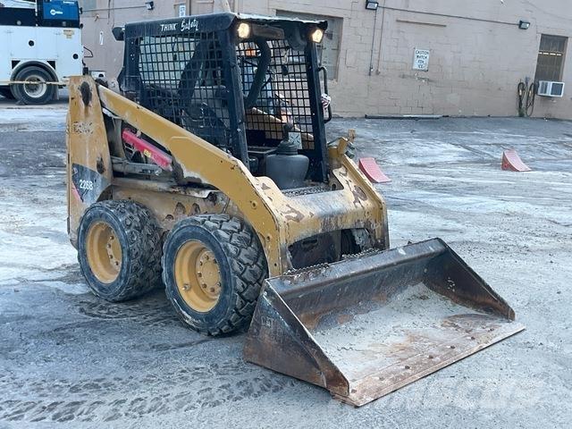 CAT 226B3 スキッドステアローダー