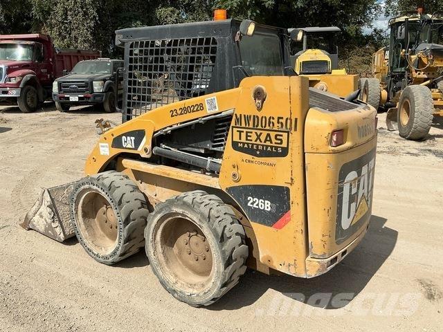 CAT 226B3 スキッドステアローダー
