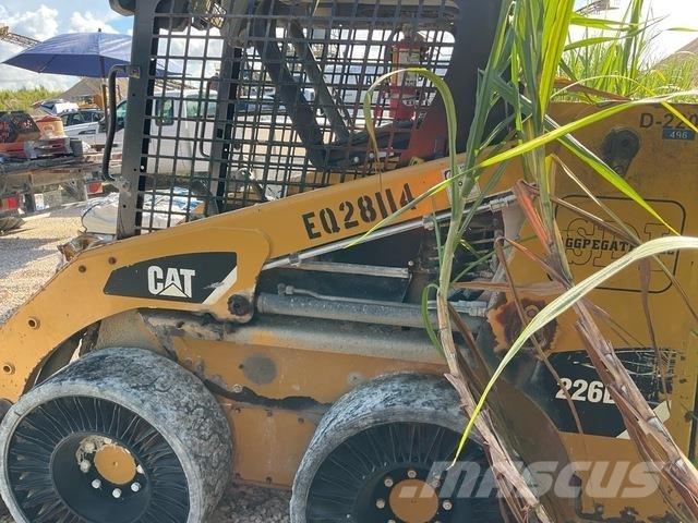 CAT 226B3 スキッドステアローダー