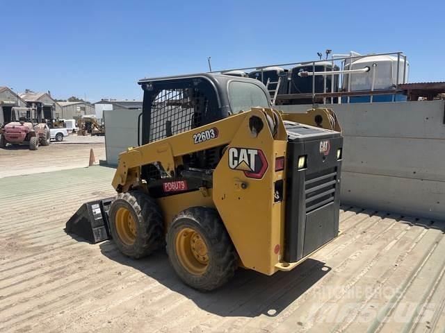 CAT 226D3 スキッドステアローダー