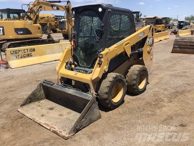CAT 226D3 スキッドステアローダー