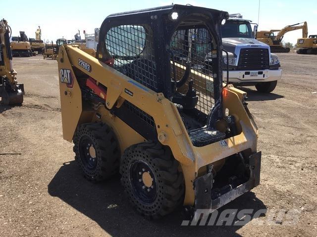 CAT 226D3 スキッドステアローダー