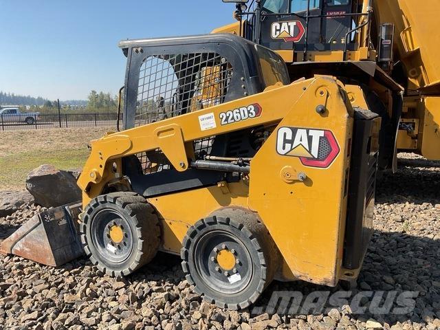 CAT 226D3 スキッドステアローダー
