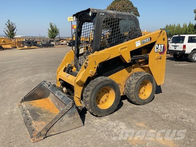CAT 226D3 スキッドステアローダー