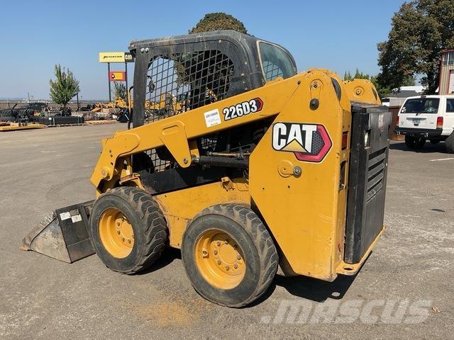 CAT 226D3 スキッドステアローダー