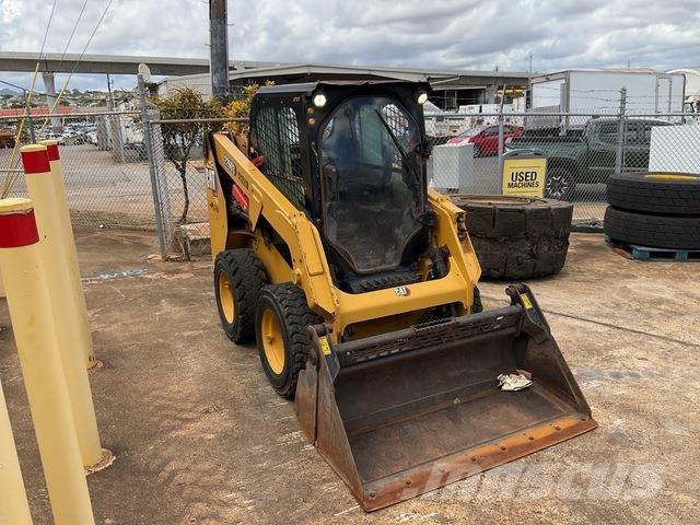 CAT 226D3 スキッドステアローダー
