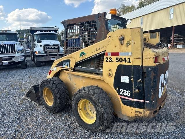 CAT 236 スキッドステアローダー