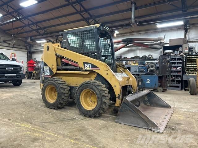 CAT 236B スキッドステアローダー