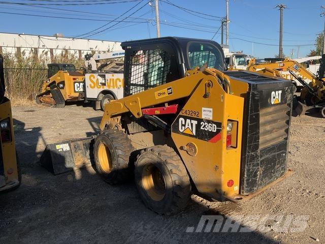 CAT 236D スキッドステアローダー