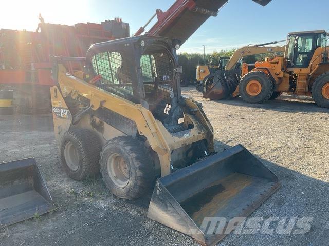 CAT 242D スキッドステアローダー
