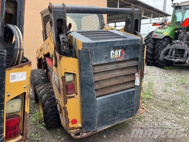CAT 242D3 スキッドステアローダー