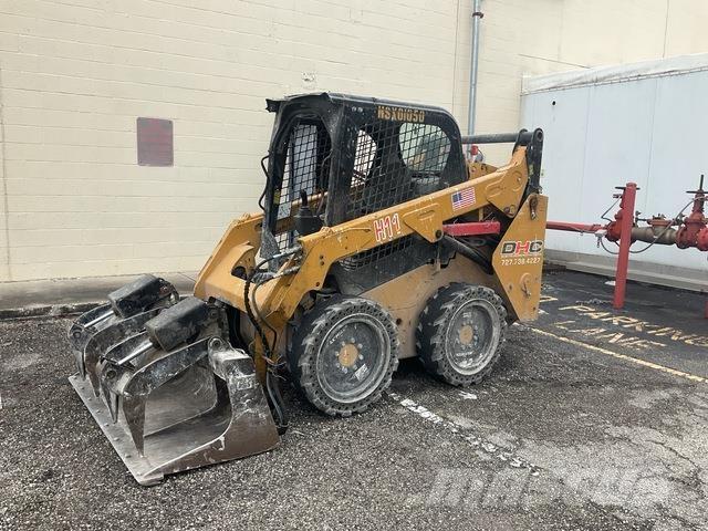 CAT 242D3 スキッドステアローダー