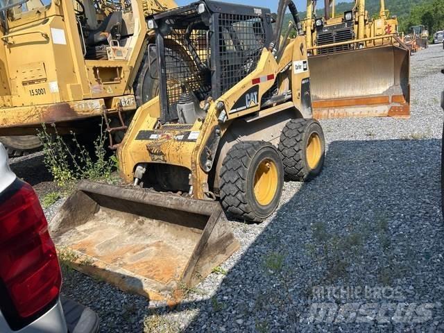 CAT 248 スキッドステアローダー