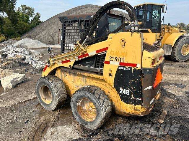 CAT 248 スキッドステアローダー