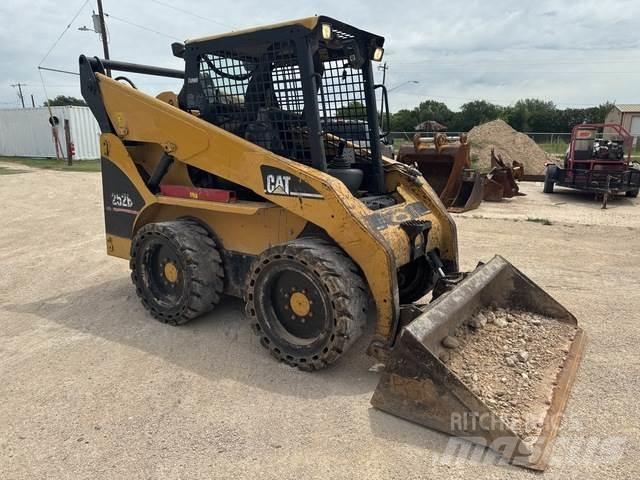 CAT 252B スキッドステアローダー
