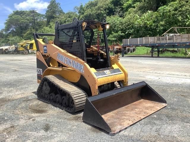 CAT 257B スキッドステアローダー