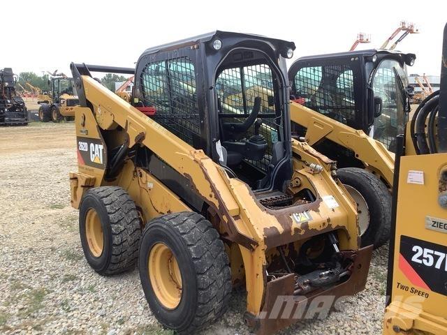 CAT 262D スキッドステアローダー