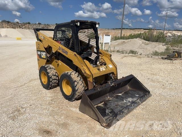 CAT 262D スキッドステアローダー