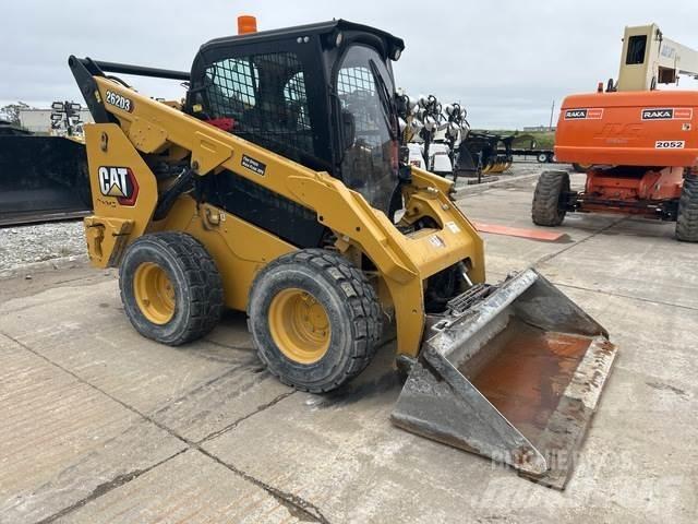 CAT 262D3 スキッドステアローダー