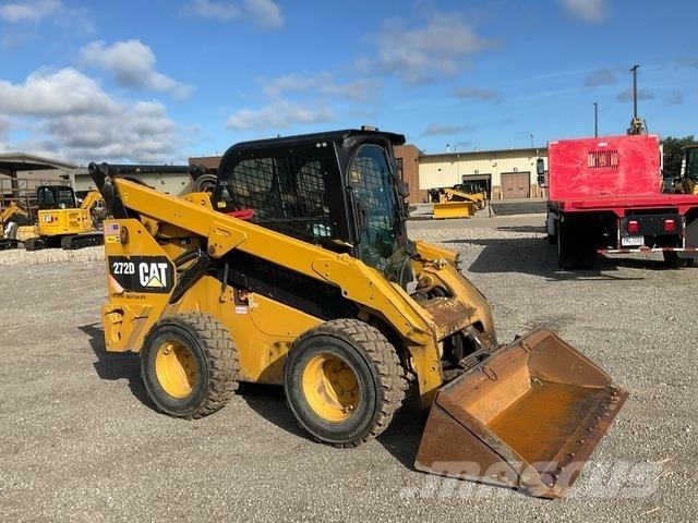 CAT 272D スキッドステアローダー